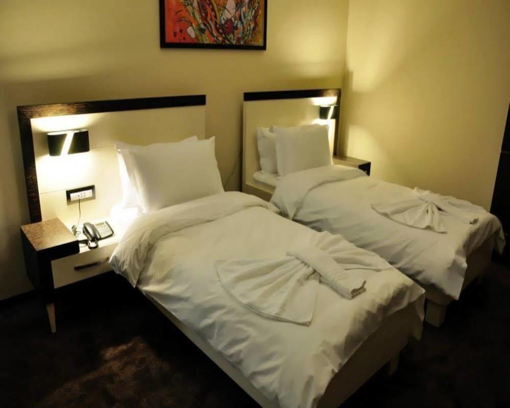 Amazona Hotel Babimoc Екстериор снимка